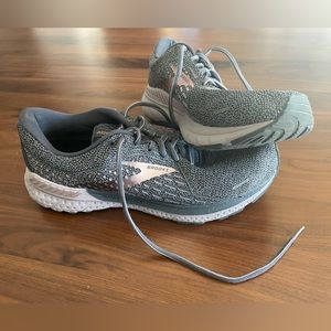 Brooks Adrenaline 21 like new